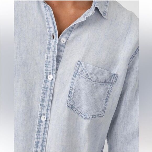 Rails NWT Ingrid Raw Hem Chambray Shirt in Light Acid Wash Size Small - Picture 2 of 13